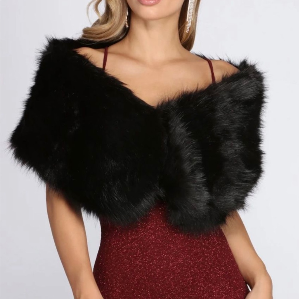 Elegant Women Fur Shawl- Black